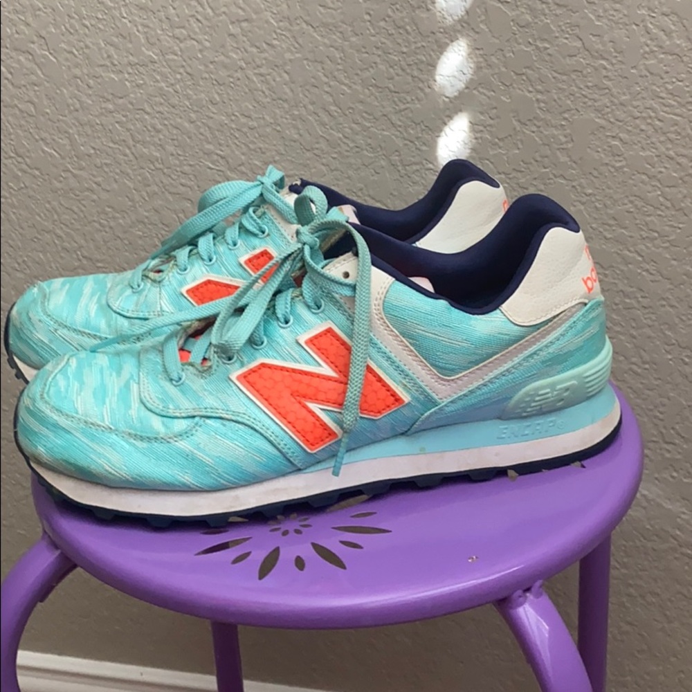 Turquoise w/ orange logo New Balance 574